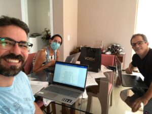 Reunião de equipe presencial